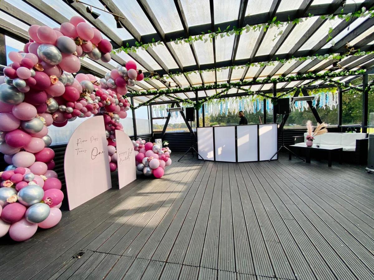 Pavillion Gardens Taplow Exterior foto